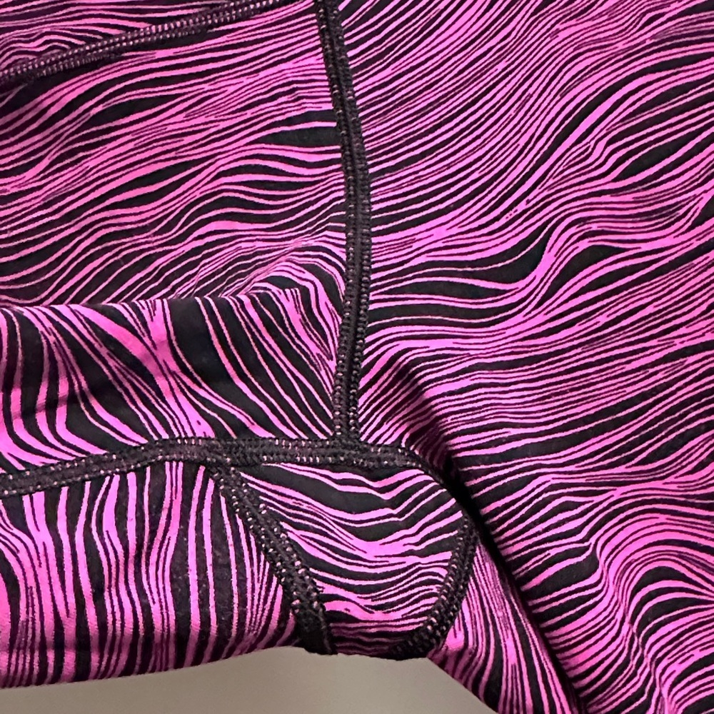 lululemon athletica Pink and Black Wave Leggings - Picture 4 of 15